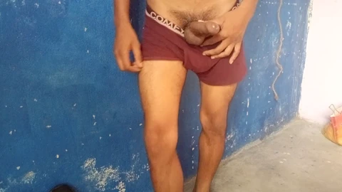 Ragazzo indiano sorpreso a masturbarsi a casa con audio in hindi